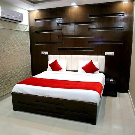 Hotel Eurasia Zirakpur Kültér fotó